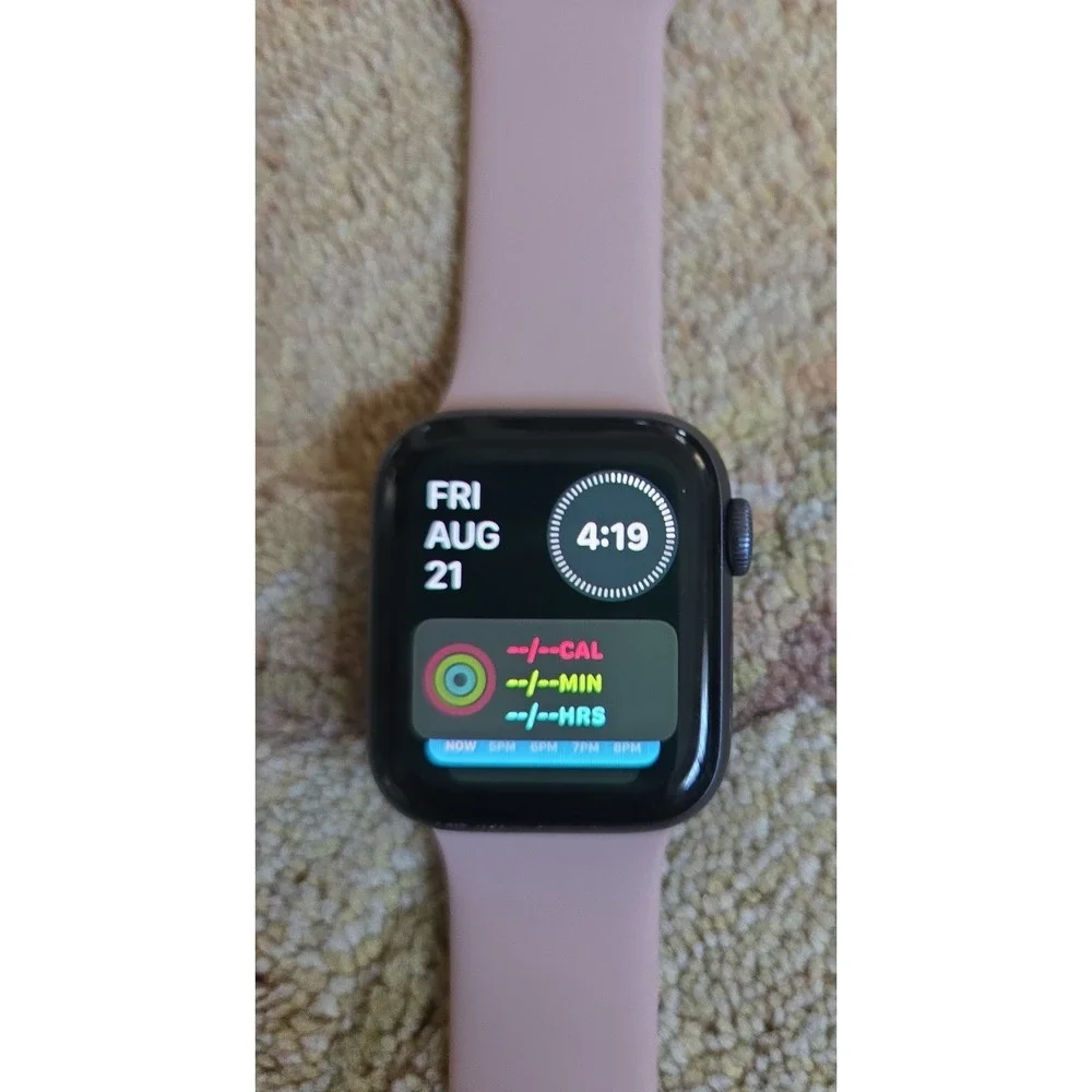 Apple Watch Series 4 Aluminum Case 16GB 40mm GPS Tracker Pink Silicone Band